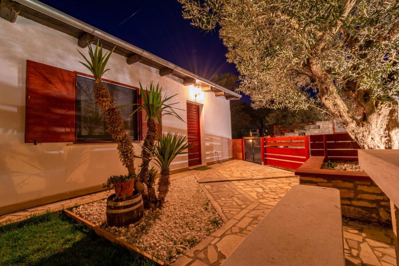 House 1119 Villa Muntic Exterior photo